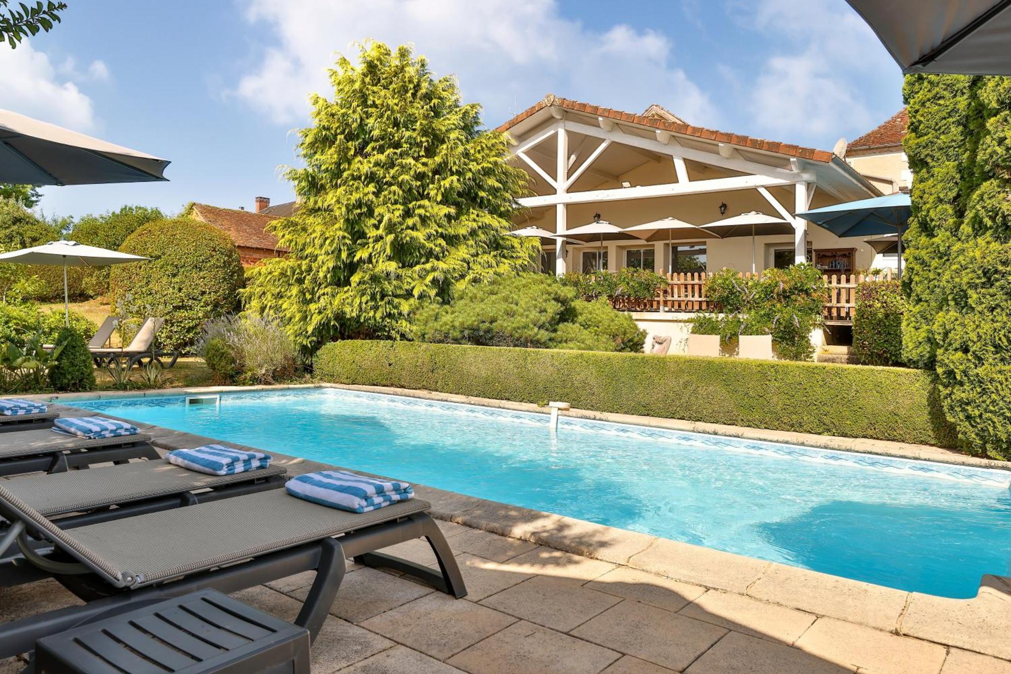 Logis Hotel-restaurant Les Voyageurs La Coquille